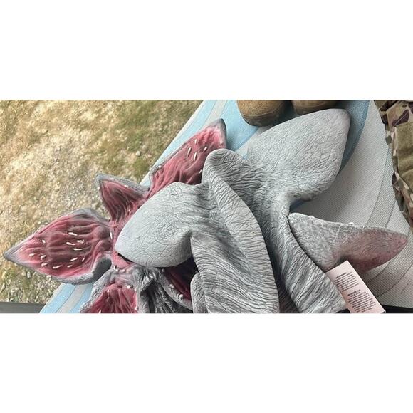 NWT Stranger Things Demogorgon Mask Rubie's Costume Co Mask Illusions - Picture 3 of 3